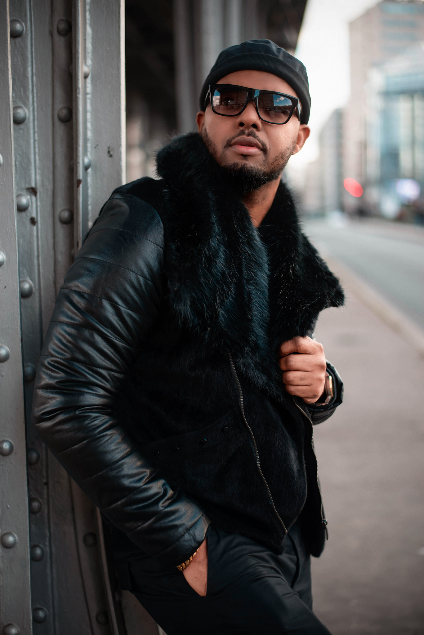 Portrait Officiel Debsito — Style mode studio